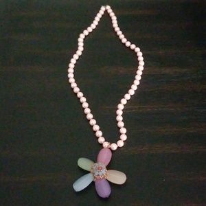 Flower necklace with pink pearls